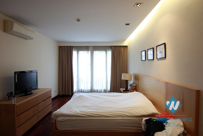 A beautiful duplex apartment with 2 bedrooms for rent in Xuan Dieu street, Tay Ho, Ha Noi